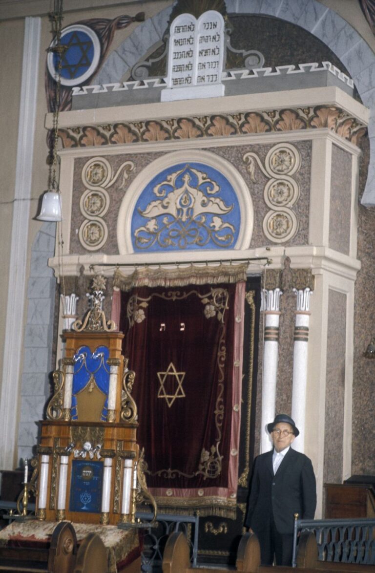 Messages antisémites peints sur une synagogue roumaine