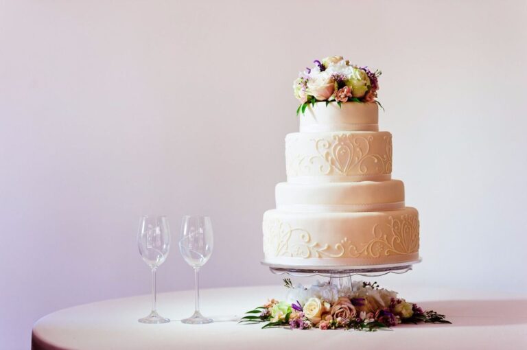Non, forcer les juifs à faire des gâteaux à croix gammée n'est pas comme forcer les homophobes à faire des gâteaux homosexuels