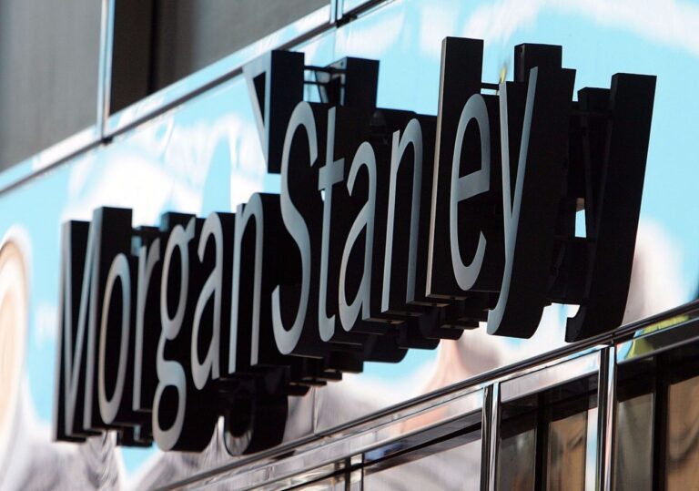 Un courtier dit que Morgan Stanley l'a viré pour avoir des clients hassidiques