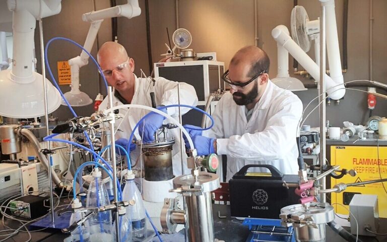 Une entreprise visant à créer de l'oxygène sur la lune trouve un processus pour rendre les aciéries plus propres