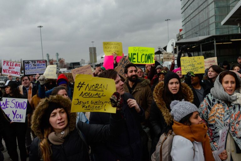 Étonnamment, on peut se soucier de l'antisémitisme et de l'islamophobie