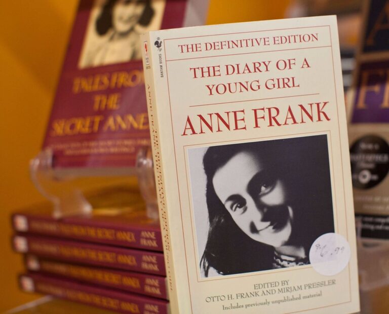 Le Centre Anne Frank qualifie la déclaration de Trump sur l'antisémitisme de « condescendante » et de « pathétique »