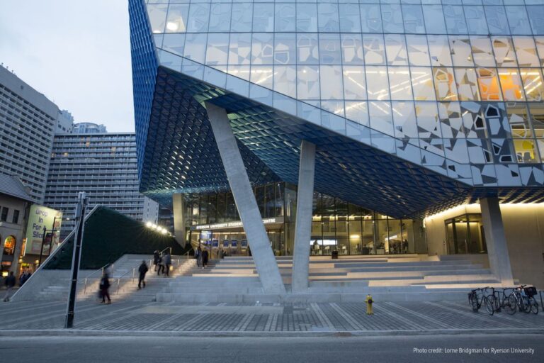 Les étudiants de l'Université de Toronto adoptent une définition large de l'antisémitisme