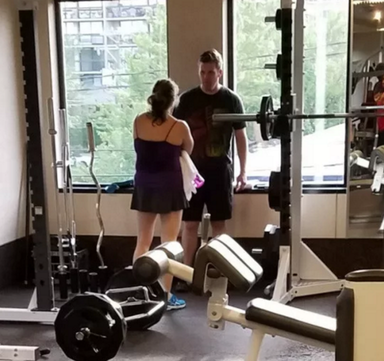On dit au professeur de « monter au four » après avoir affronté Richard Spencer au gymnase