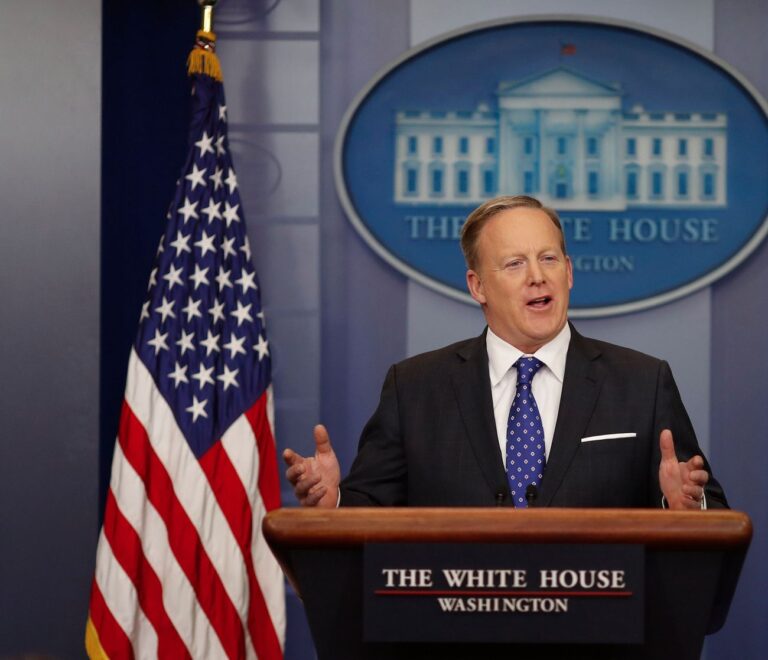 Sean Spicer se bat avec le Centre Anne Frank