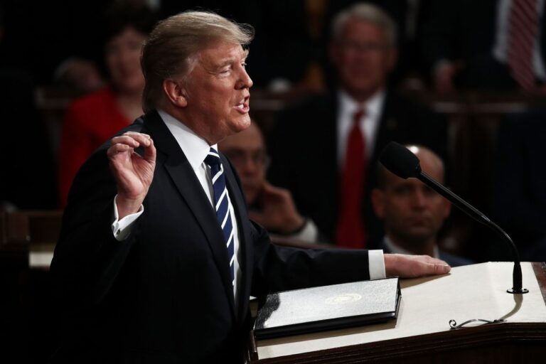 Trump ouvre son discours au Congrès en condamnant les attaques antisémites