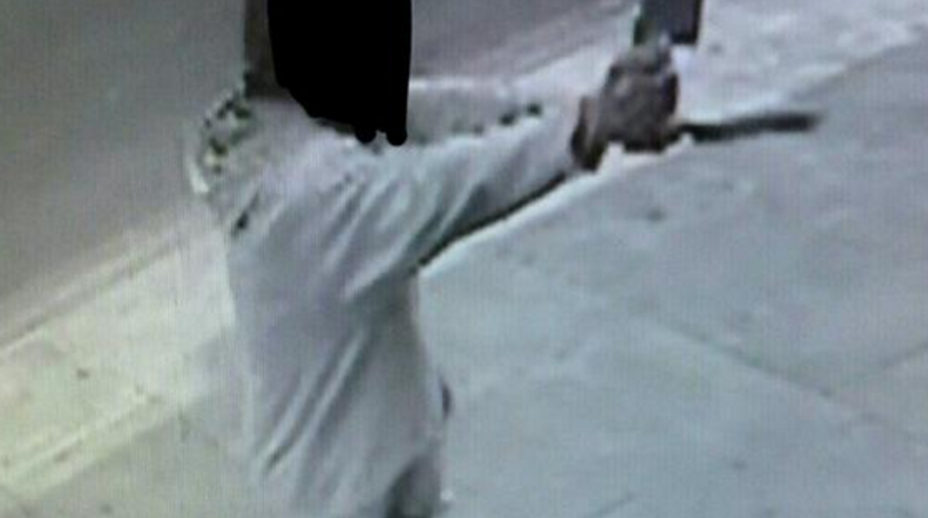 Un homme brandissant un couperet à viande menace de massacrer des Juifs de Londres