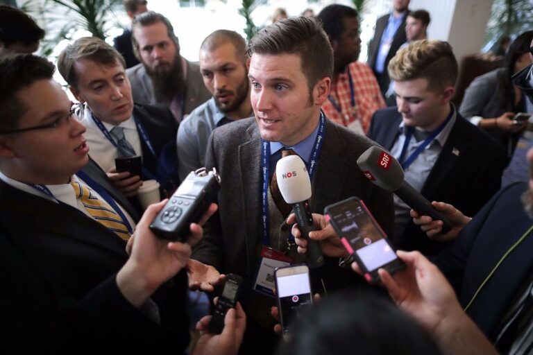 Une professeure qualifiée de "sale juive" après avoir affronté le "nazi" Richard Spencer - mais elle n'est pas juive