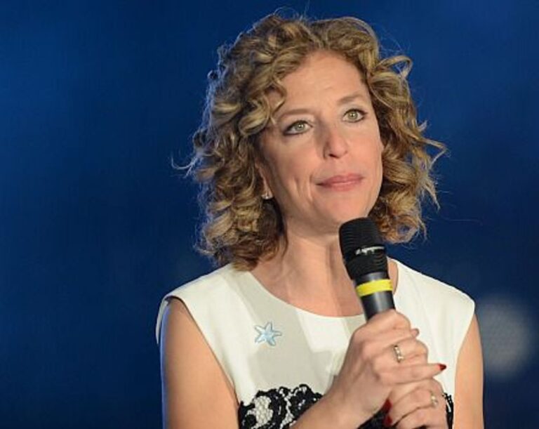 Wasserman Schultz jure de "trouver les bâtards" derrière la vague antisémite