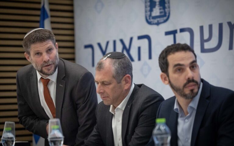 Israël bascule vers un déficit budgétaire en mars alors que les recettes fiscales de l'État diminuent