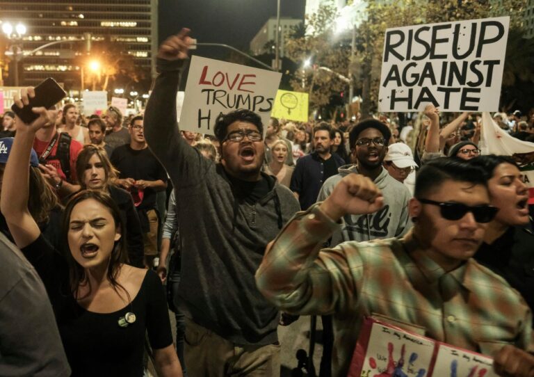 En disant que Donald Trump n'est "pas notre président", les Juifs se joignent aux manifestations qui traversent le pays