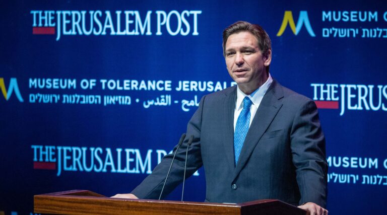 En visite à Jérusalem, Ron DeSantis essaie son discours de souche juive