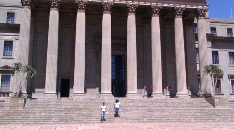 'F—- les Juifs' Graffiti Rocks Elite Université sud-africaine