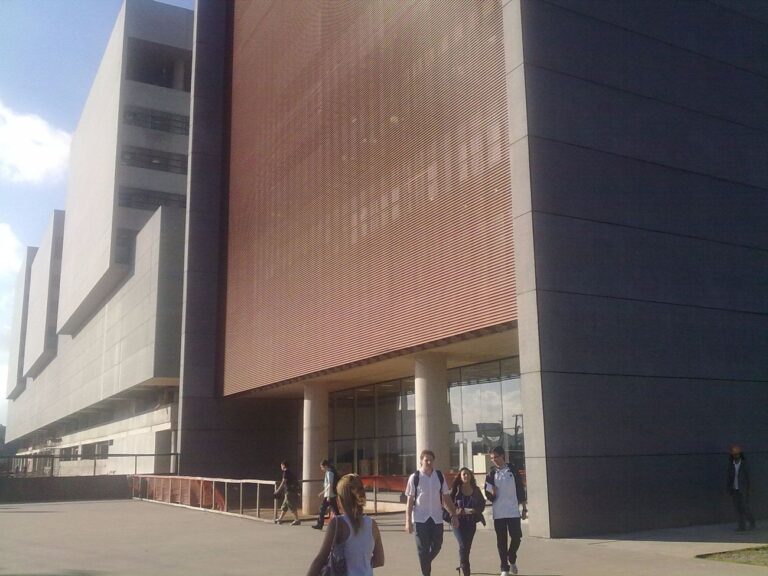 Le recteur d'une université brésilienne s'excuse pour un poste à la recherche d'un professeur "le sionisme est du racisme"