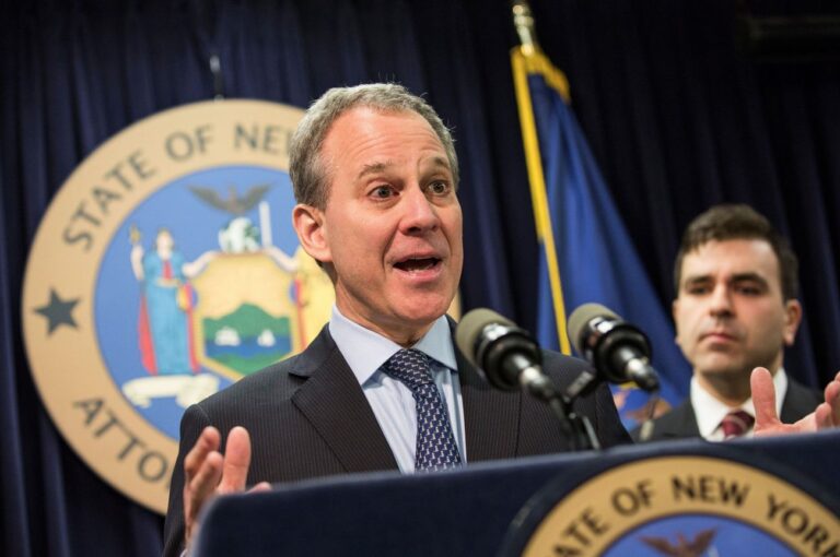 Les trolls de Trump tendent une embuscade au "procureur général juif de York" Eric Schneiderman au sujet d'une enquête