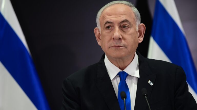 Netanyahu revient sur sa décision de licencier son ministre de la Défense, invoquant la violence