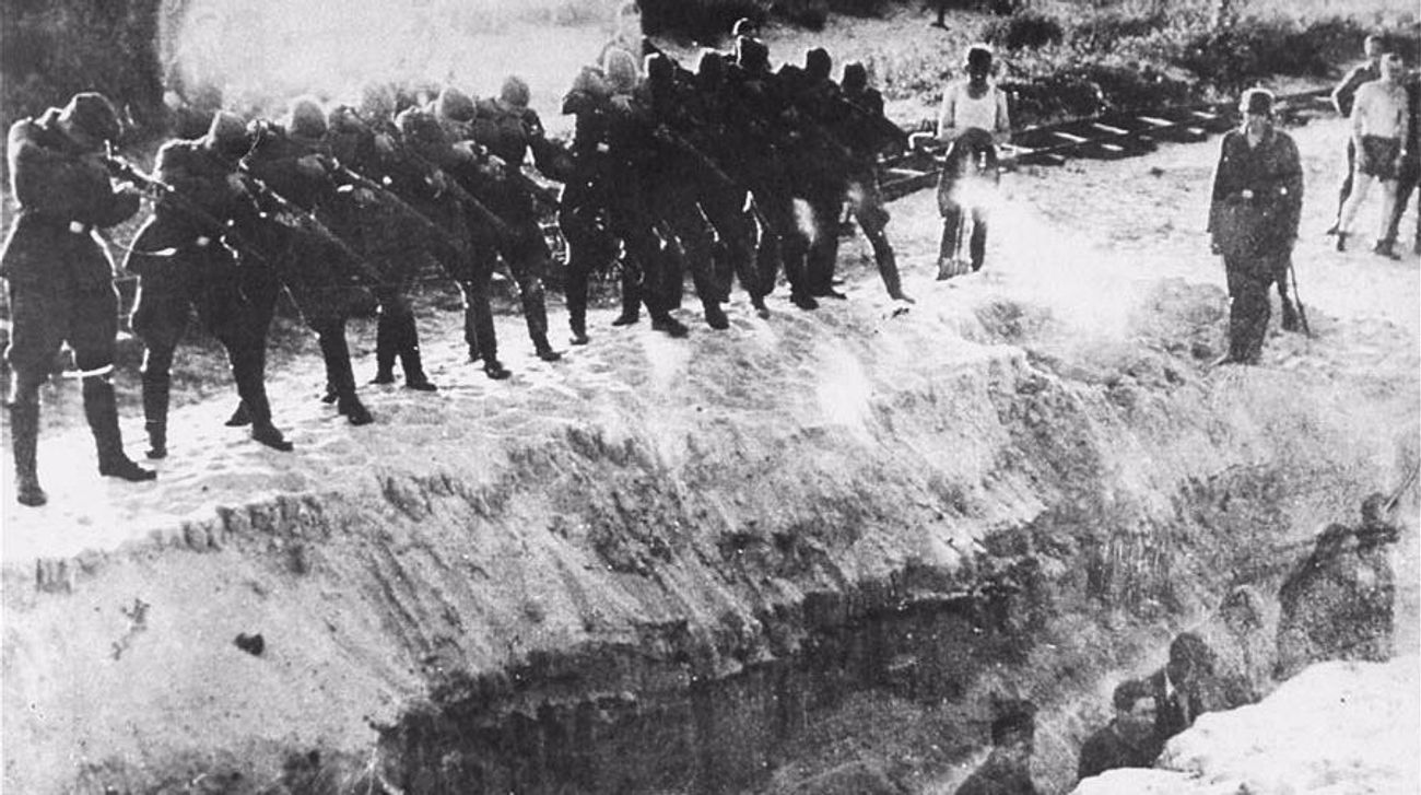 RAPPORT : Un zoo ambulant installé sur un site d'exécution de l'Holocauste en Ukraine