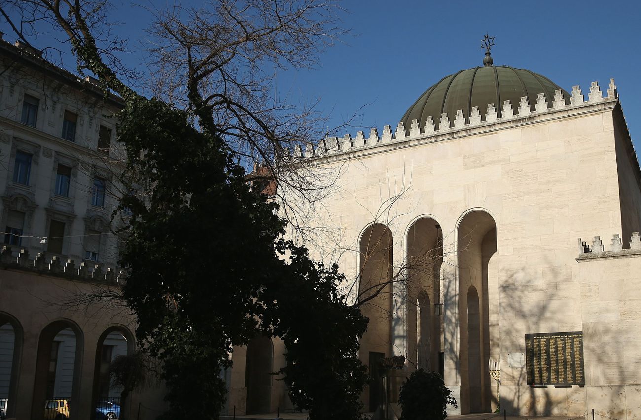 Un tribunal hongrois bloque un site Web sur la négation de l'Holocauste