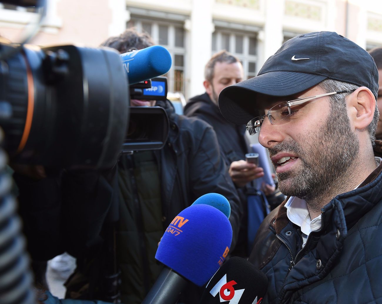 C'est "intolérable" que les Juifs vivent maintenant dans la peur, déclare le président français