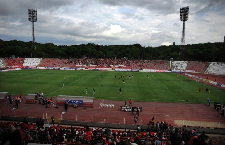 Des fans de football bulgares attaquent des joueurs israéliens lors d'un match à Sofia