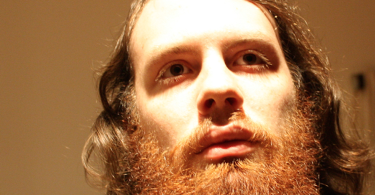 Je l'ai fait!  Hate Hacker revendique l'impression de dépliants à croix gammée dans les collèges