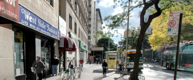 L'attaque "Je te tuerai" contre le gérant d'une boutique Judaica à New York sondée comme un crime de haine