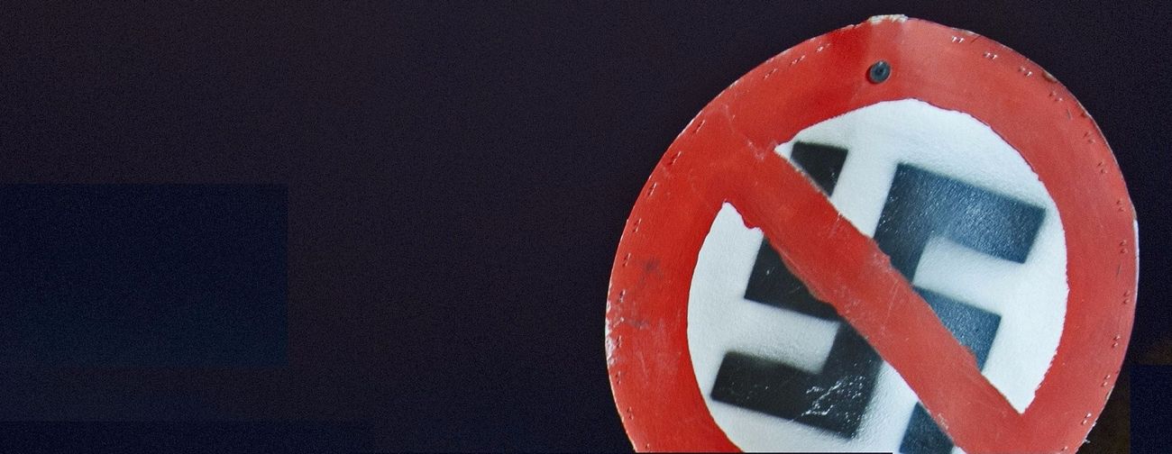 Les Juifs de Long Island soulagés alors que des policiers arrêtent un adolescent dans une affaire de croix gammée