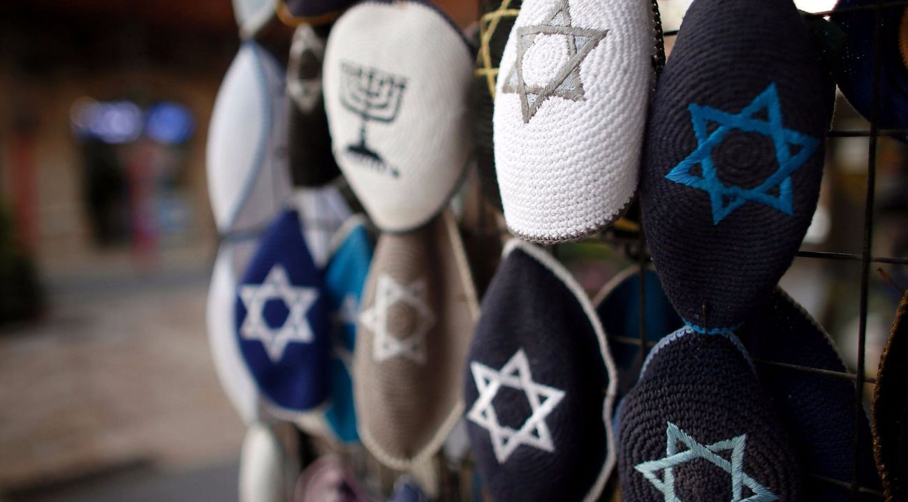 Les législateurs français portent des kippas au Parlement après une vague d'attentats