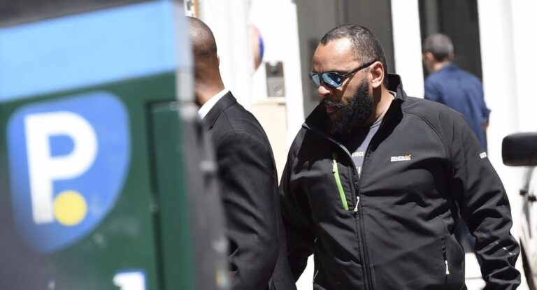 L'humoriste français antisémite Dieudonné détenu à Hong Kong