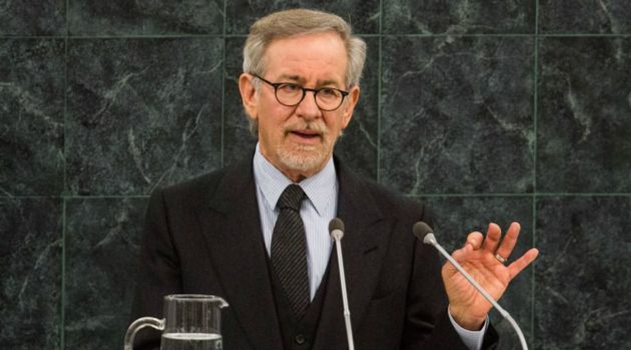 Steven Spielberg, dans le discours de lancement de Harvard, déclare que l'antisémitisme est en hausse