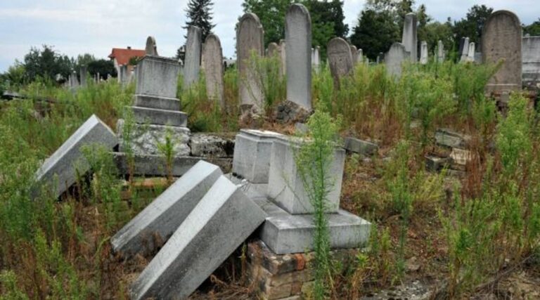 Un cimetière juif du nord de la Hongrie vandalisé