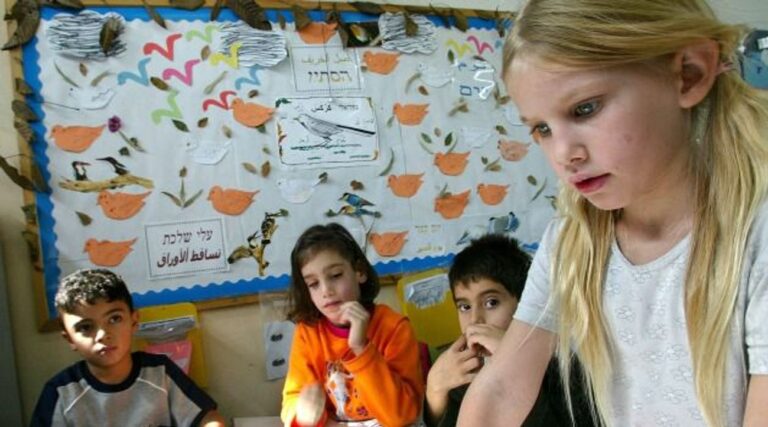Comment les enseignants américains devraient-ils parler aux enfants de la guerre à Gaza ?