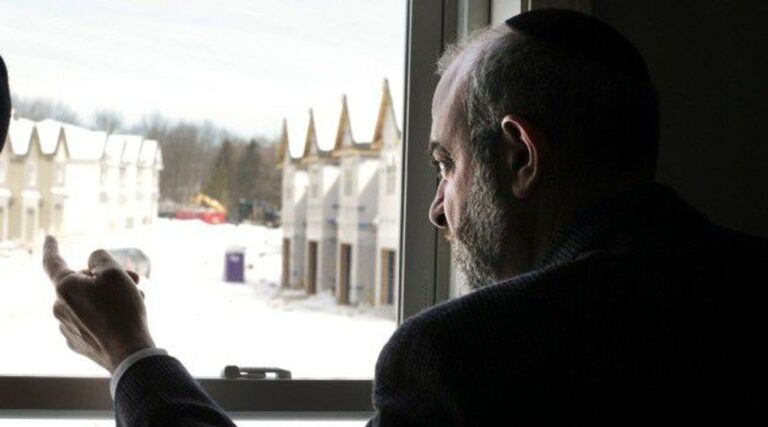 Le FBI perquisitionne les propriétés controversées d'un développeur orthodoxe dans le nord de l'État de New York