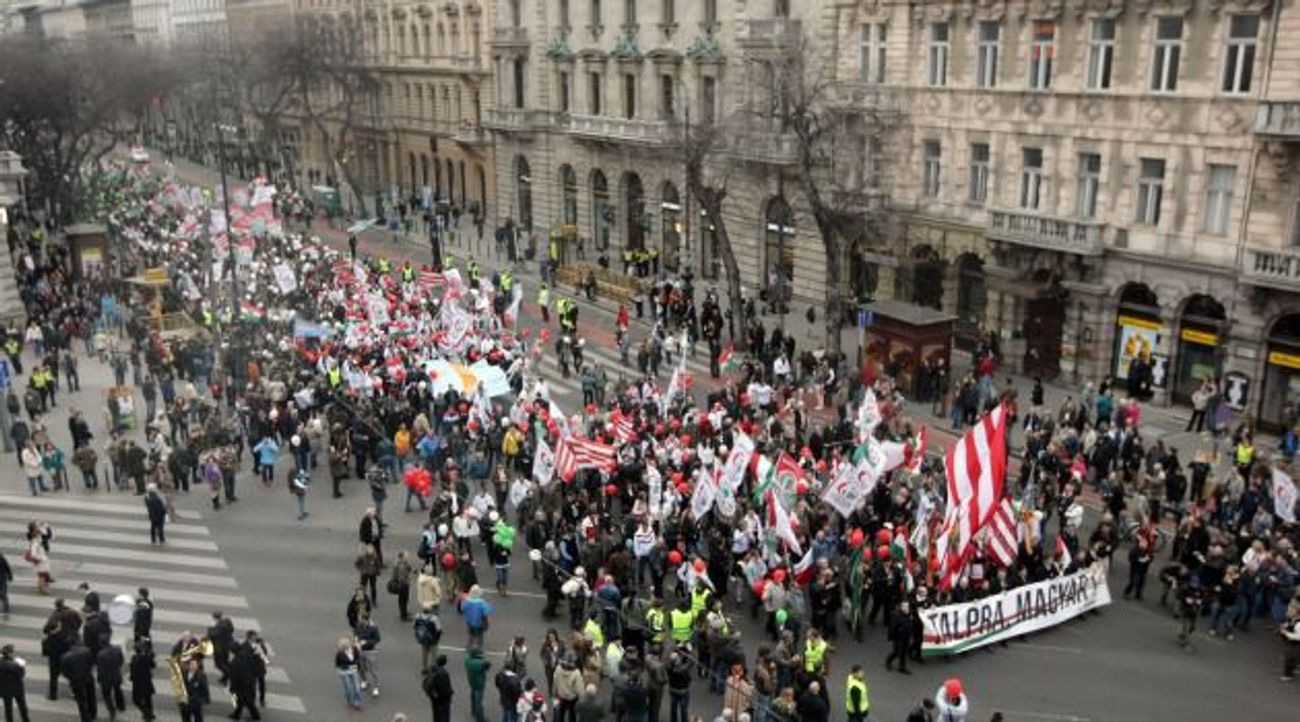 Le parti d'extrême droite hongrois Jobbik lance un appel en se moquant des Juifs