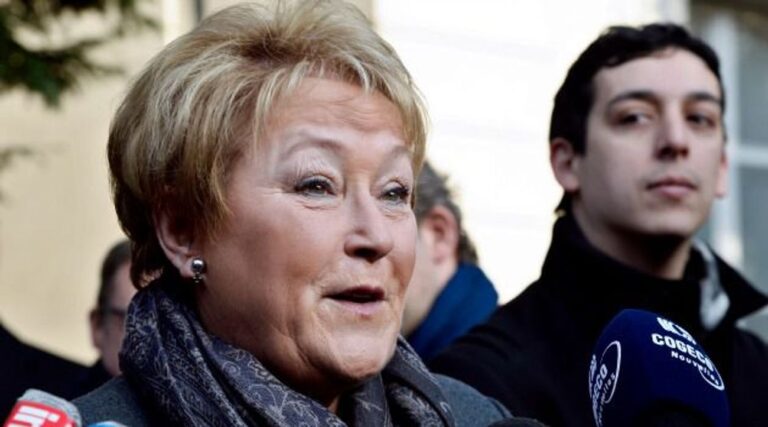 Le premier ministre du Québec défend un ministre accusé de propagande antisémite