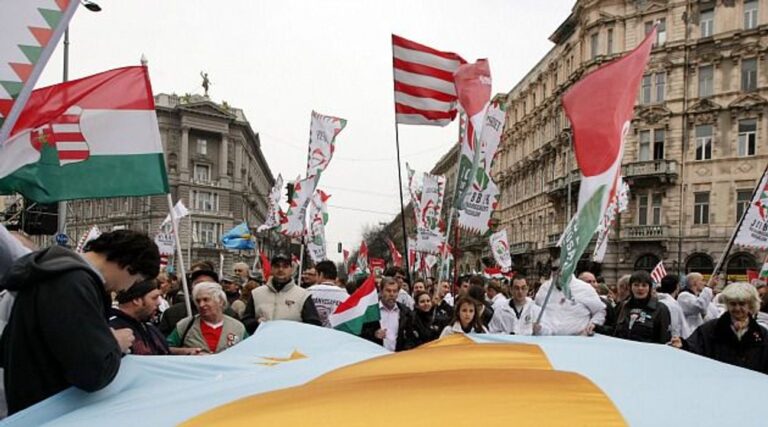 L'extrême droite déferle sur tout le continent à l'approche du vote du Parlement européen