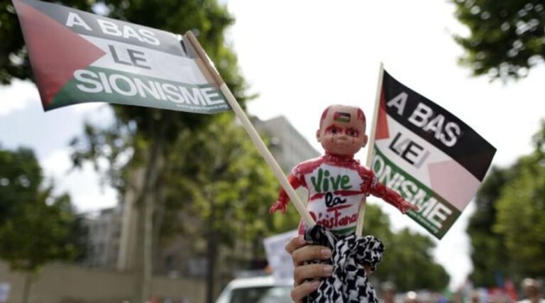 L'homme tunisien qui a attaqué la police lors d'un rassemblement pro-Gaza à Paris, emprisonné