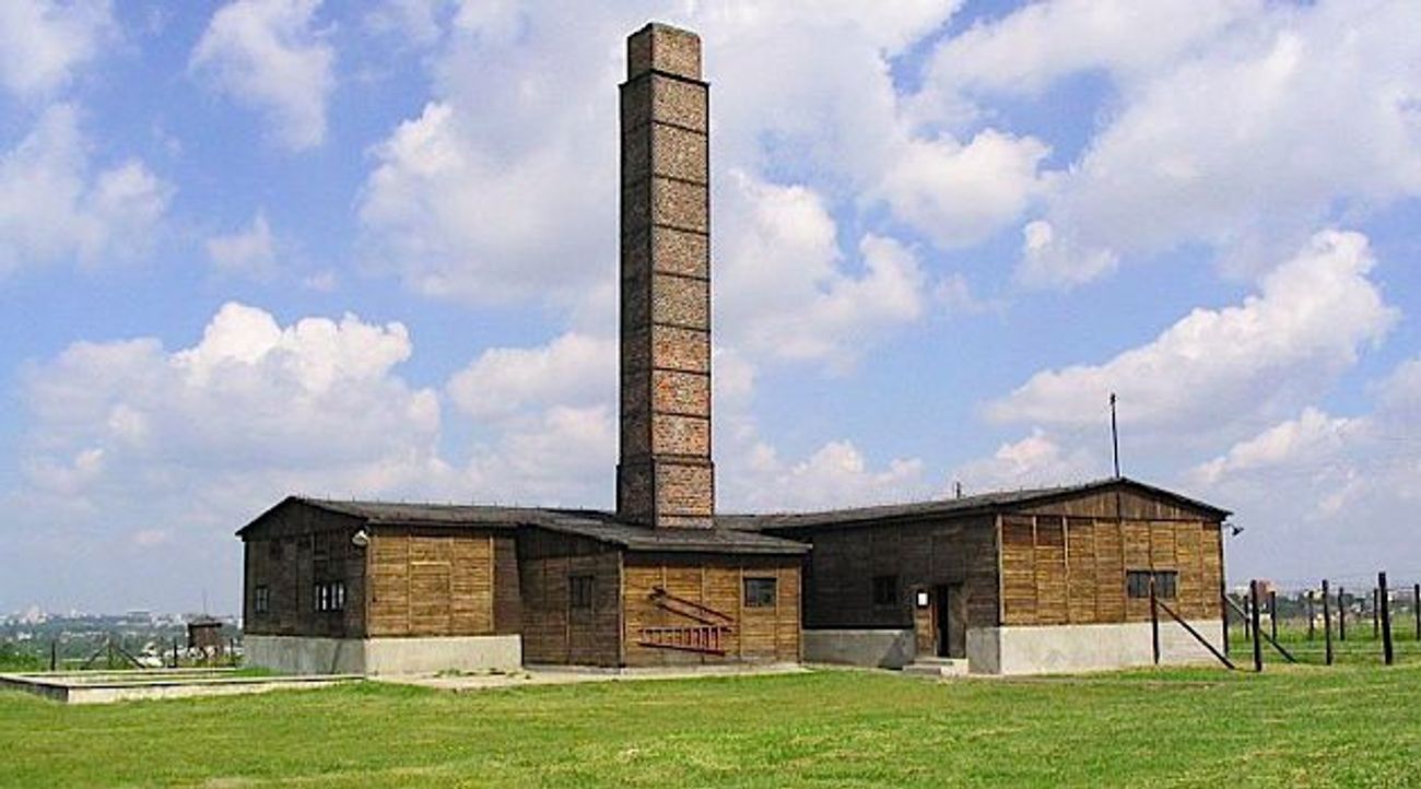 Un employé du musée de Majdanek accusé d'avoir accroché des affiches antisémites