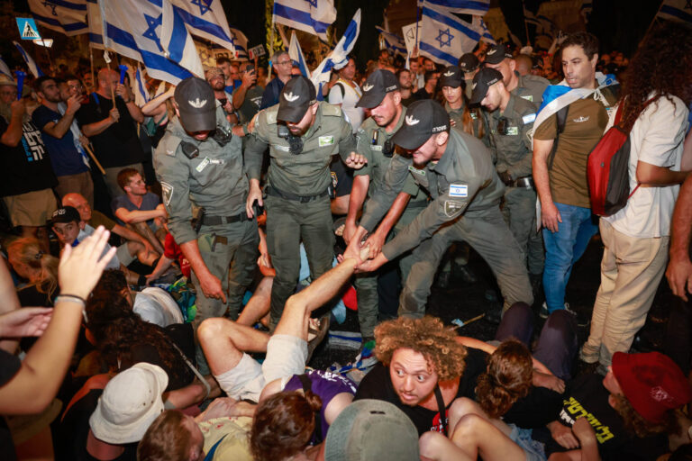 Refonte du tribunal israélien : Arrestations, grèves et troubles économiques après un vote décisif