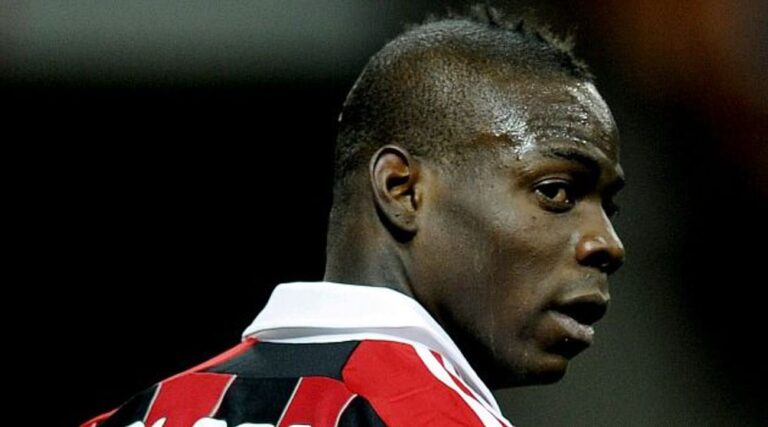 Berlusconis en difficulté à cause de l'insulte de "Black Boy" contre Mario Balotelli, un juif élevé