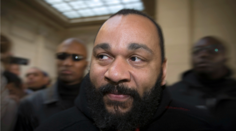 La France pourrait interdire le comique Dieudonné M'bala M'bala pour moqueries antisémites