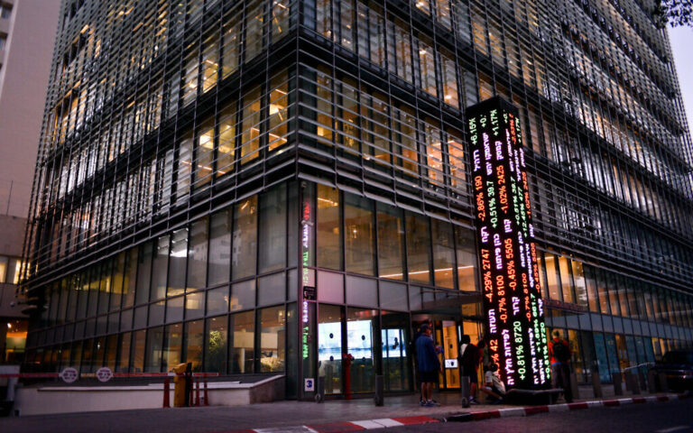 Les actions israéliennes et le shekel chutent alors que l'adoption de la loi de refonte anéantit les espoirs de compromis