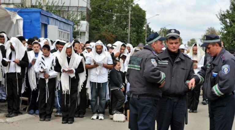 Les autorités ukrainiennes enquêtent sur une attaque antisémite par deux policiers