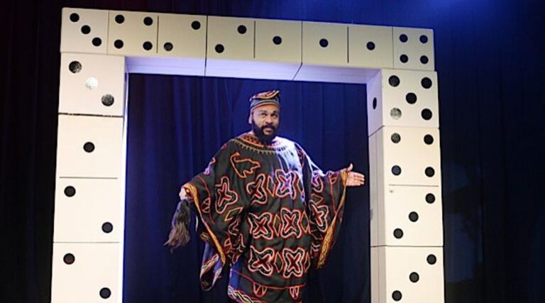 L'humoriste français antisémite Dieudonné M'bala M'bala Drops Tour