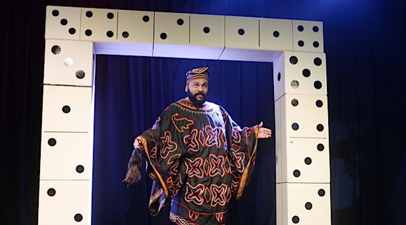 L'humoriste français antisémite Dieudonné M'bala M'bala Drops Tour