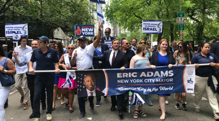 Le maire de New York, Eric Adams, se rendra la semaine prochaine en Israël, où il a dit un jour qu'il espérait prendre sa retraite