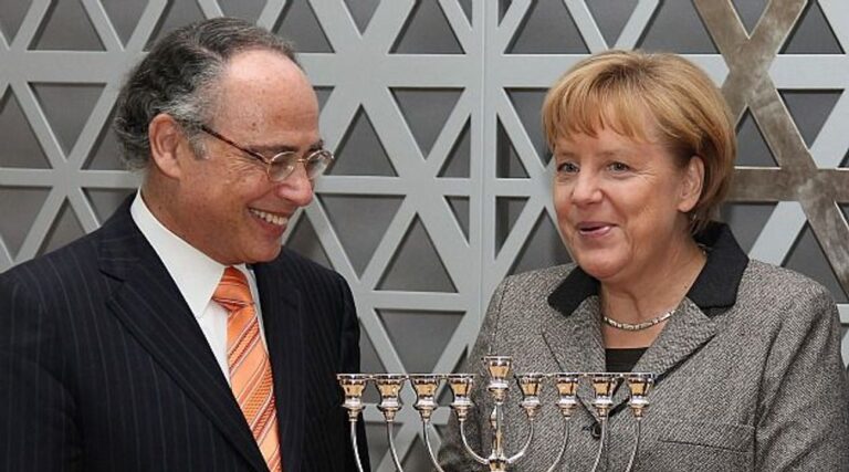 Angela Merkel s'engage à lutter contre l'antisémitisme