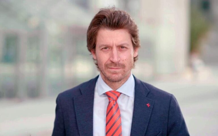 Dovi Frances cherche à vendre sa participation dans Papaya à 90 % de réduction au milieu d'un conflit de révision judiciaire