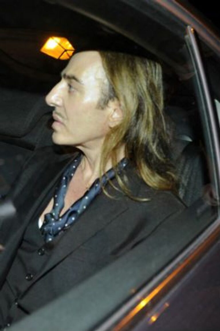 Galliano reconnu coupable et reçoit une tape sur le poignet