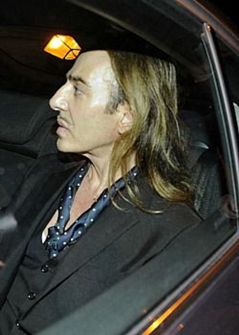 John Galliano poursuit Dior pour 18 millions de dollars pour licenciement